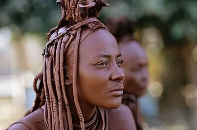 哪个非洲部落寿命最短（以赤裸为美的部落在哪）(1)_WWW.JUHAIHG.COM